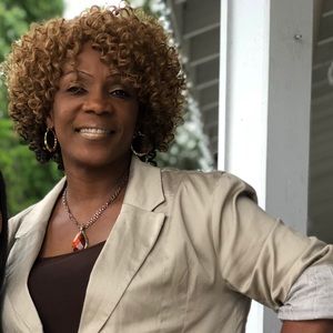 Meet your Posher, Alexis